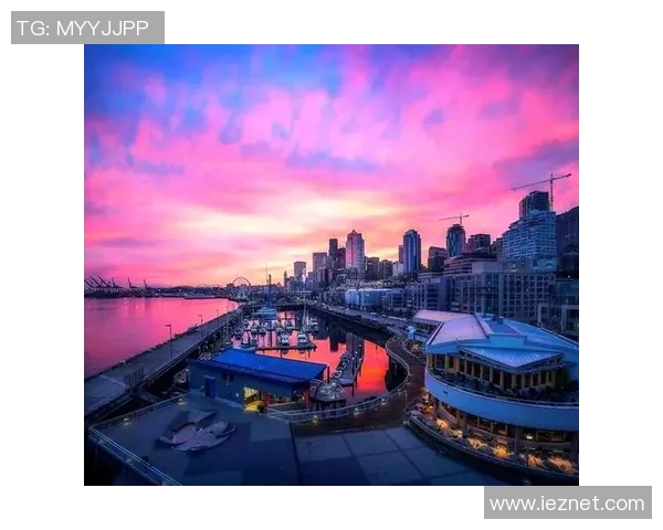 足球明星光着脚在草坪上奔跑展现自然魅力与运动激情的完美结合